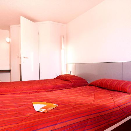 Premiere Classe Evreux Bilik gambar A typical room at a Campanile hotel