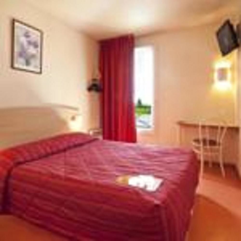 Premiere Classe Evreux Luaran gambar A typical room at a hotel