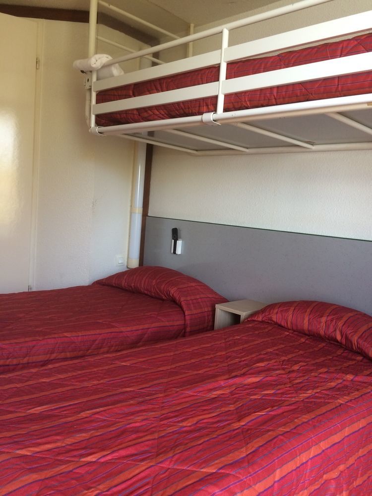 Premiere Classe Evreux Luaran gambar Bunk beds in a hotel room