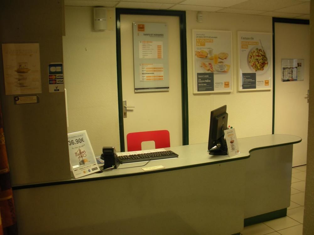 Premiere Classe Evreux Luaran gambar Reception desk at the University of Brighton