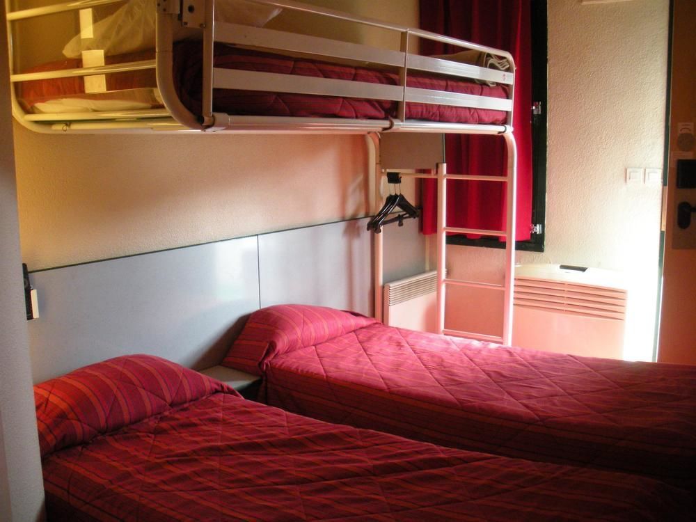 Premiere Classe Evreux Luaran gambar A typical room at a French Ibis budget hotel