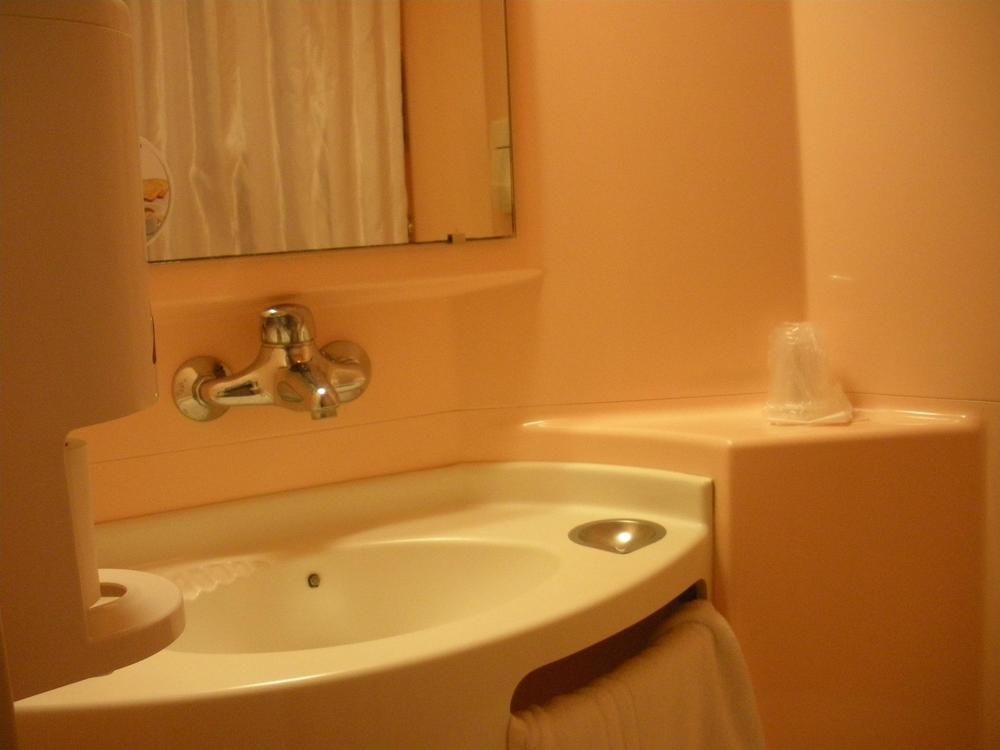 Premiere Classe Evreux Luaran gambar A washbasin
