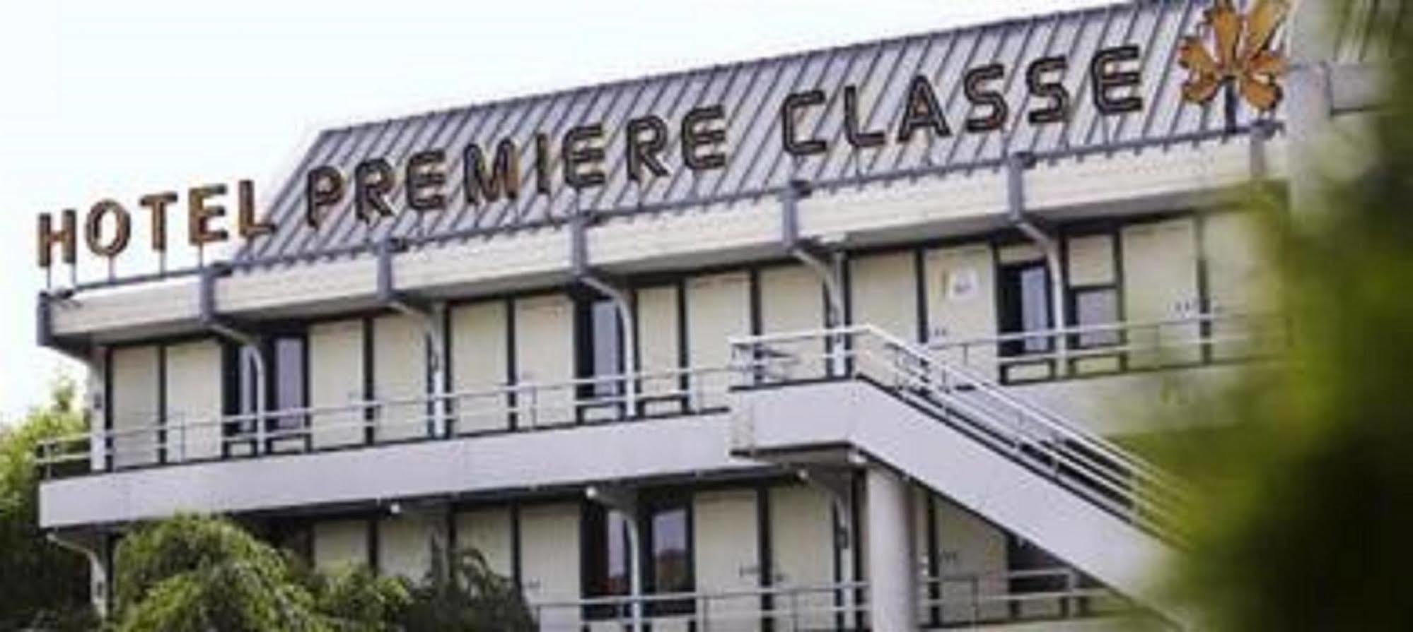 Premiere Classe Evreux Luaran gambar Premier Glass