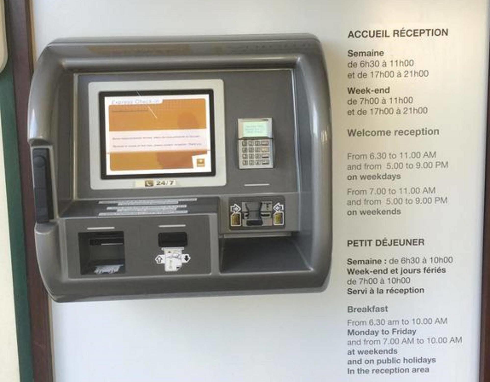 Premiere Classe Evreux Luaran gambar A self-service kiosk at the reception area of a hotel